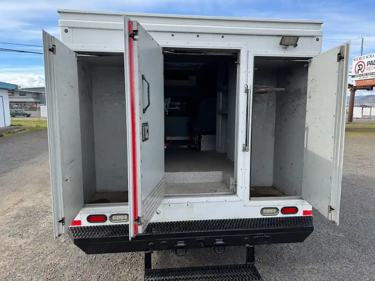 12 F550 Crew Truck 7